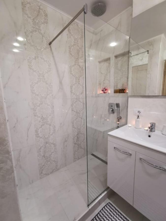 Apartmán Apartament Gold Luxury Tîrgu Ocna Exteriér fotografie