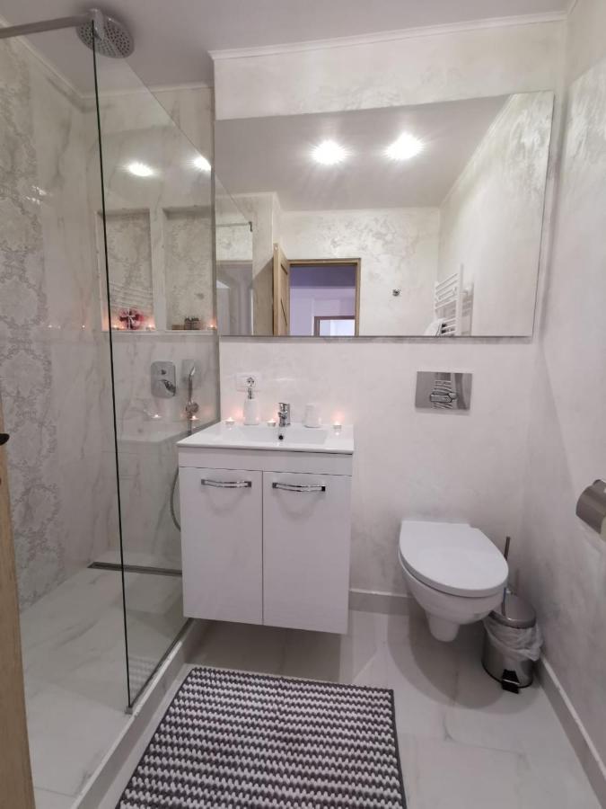 Apartmán Apartament Gold Luxury Tîrgu Ocna Exteriér fotografie