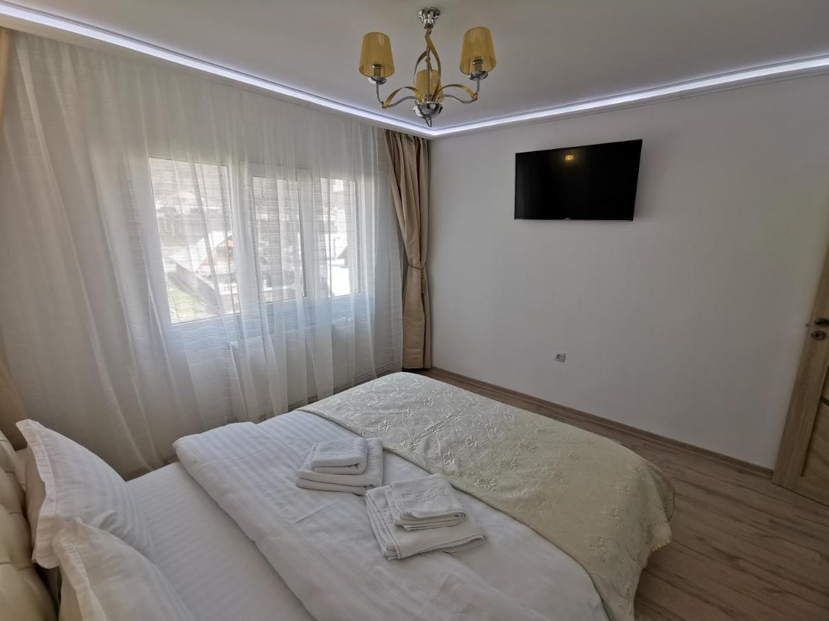 Apartmán Apartament Gold Luxury Tîrgu Ocna Exteriér fotografie